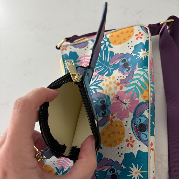 Stitch purse - Picture 2 of 3